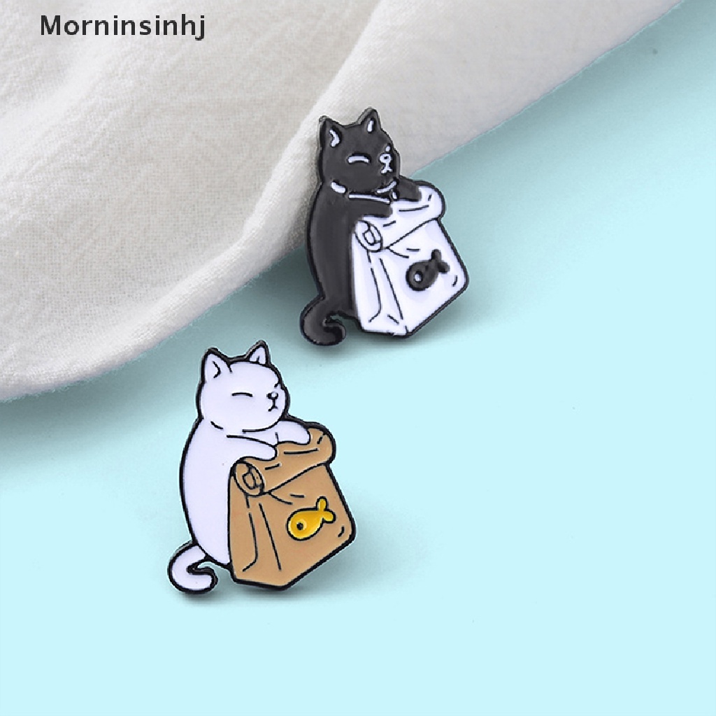 Mornin Pakan Sendiri Enamel Pin Lucu Hitam Putih Kucing Ikan Kering Tas Bros Kerah Badge id