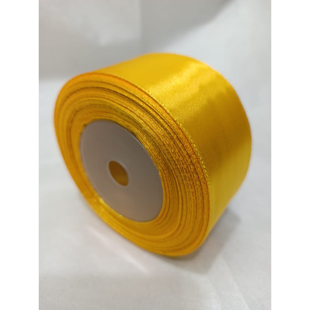 

Pita satin kuning 1 inch / 2.54 cm Per roll