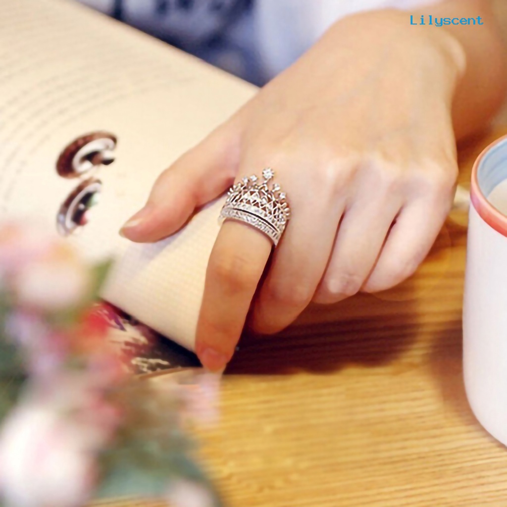 2pcs / Set Cincin Bentuk Mahkota Aksen Berlian Imitasi Bahan Alloy Untuk Wanita