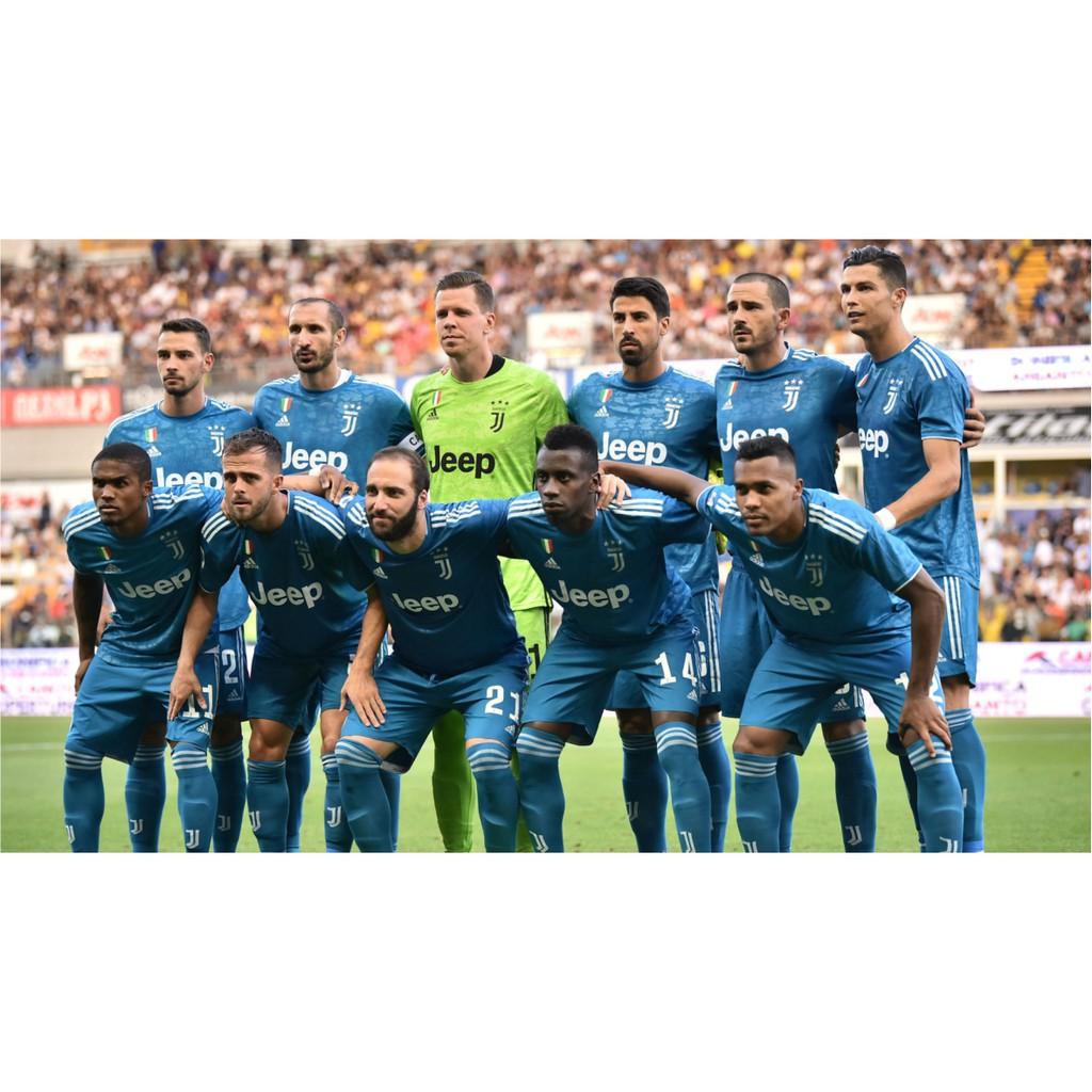 

READY!!!! BISA COD POSTER SUDAH DILAMINASI UKURAN A3+ JUVENTUS TEAM 2020 3 BAHAN ART PAPER 310GR TAJAM,TIDAK PECAH,AWET DIGITAL