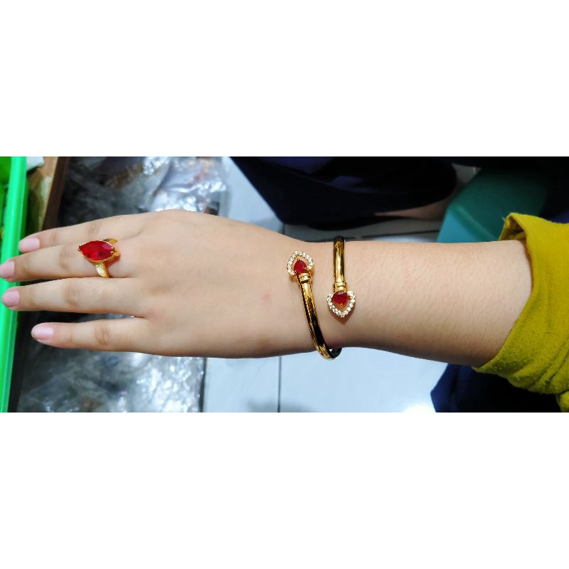 gelang tangan wanita motif love Free cincin permata merah titanium