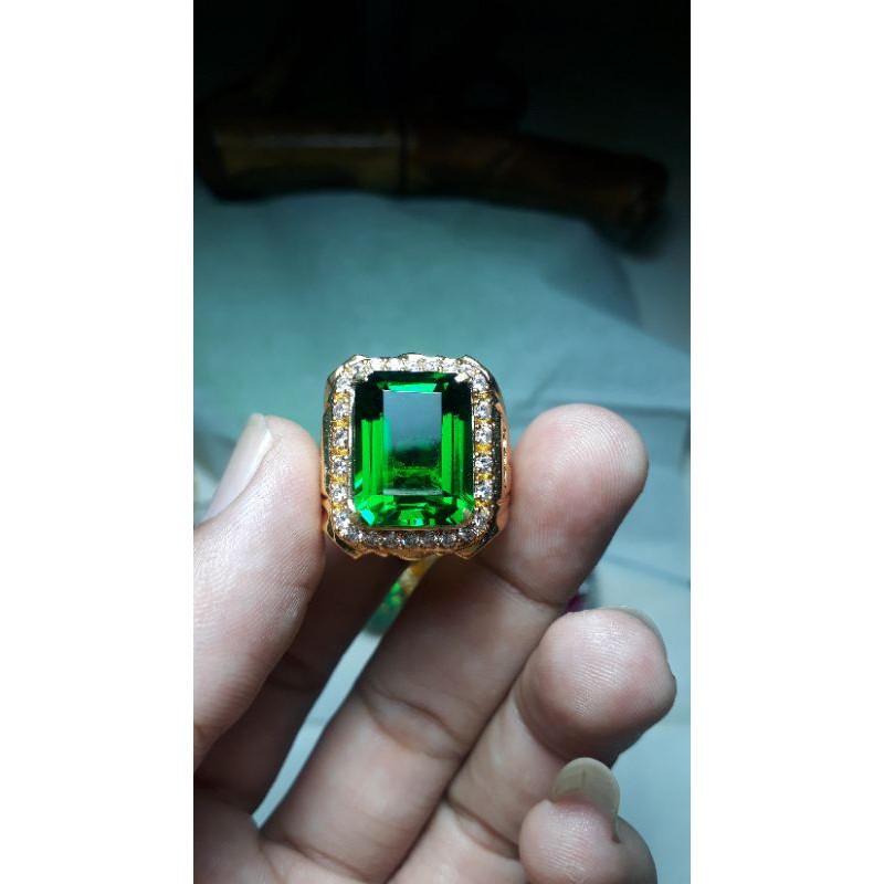 Batu cincin jamrud rusia.
