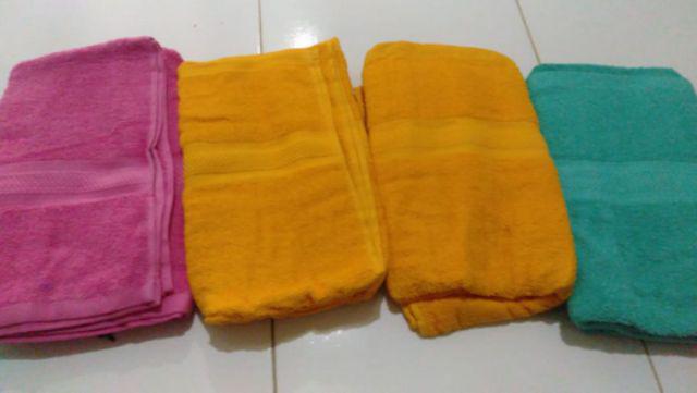 Paket Handuk Mutia Jumbo Isi 4 Warna Mix