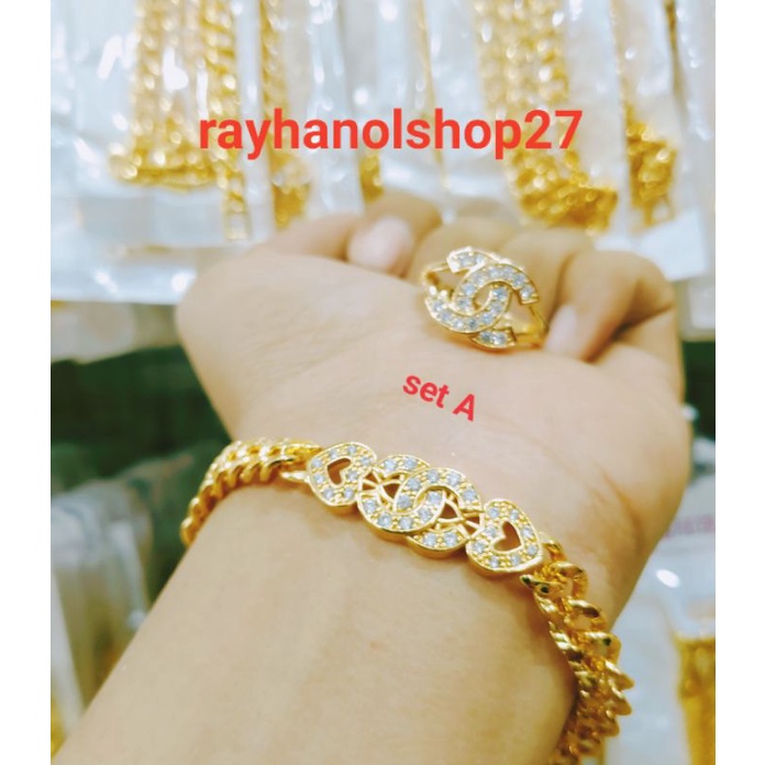 Perhiasan wanita titanium gold set Gelang tangan free cincin motif pilihan permata Cristal putih lapis emas 22 k