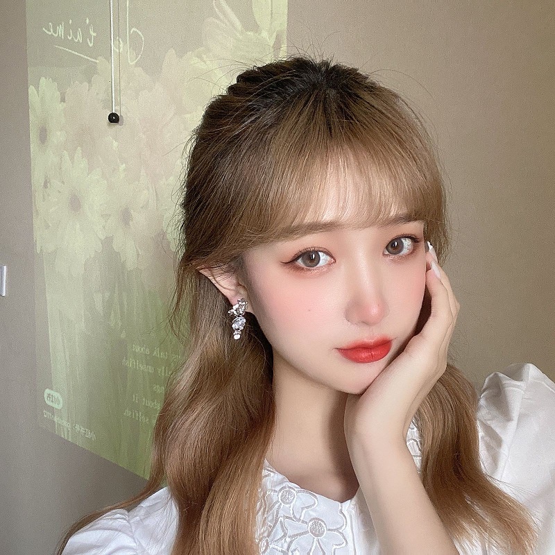 Anting Rumbai Desain Bunga Anggur Aksen Kristal Gaya Retro Korea Selatan Untuk Wanita