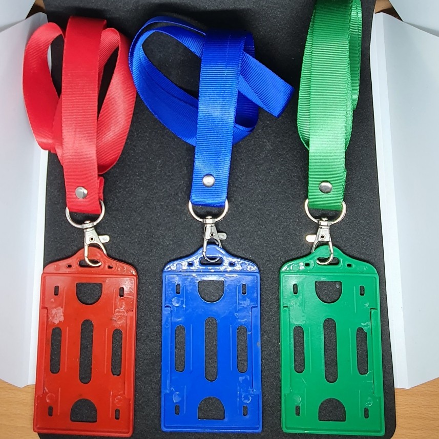 

Tali Id Card 2cm Plus Casing id 5 lubang Gantungan Tali Id Card Name Tag Polos 2cm