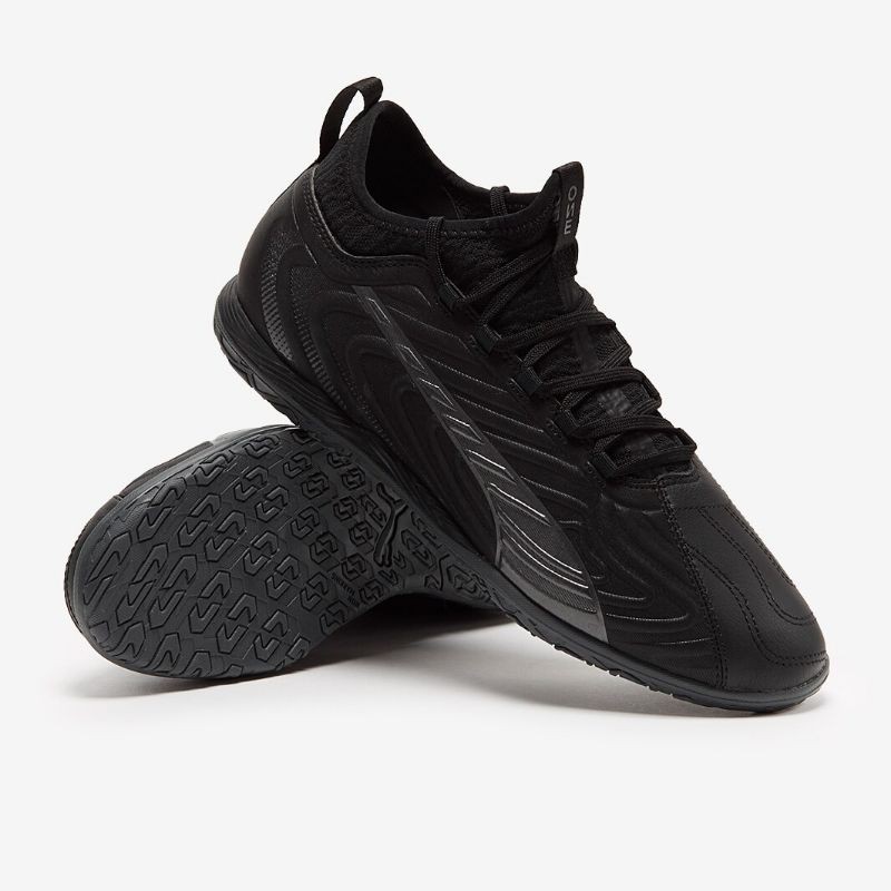 SEPATU FUTSAL PUMA ONE 20.3 IT BLACK ASPHALT