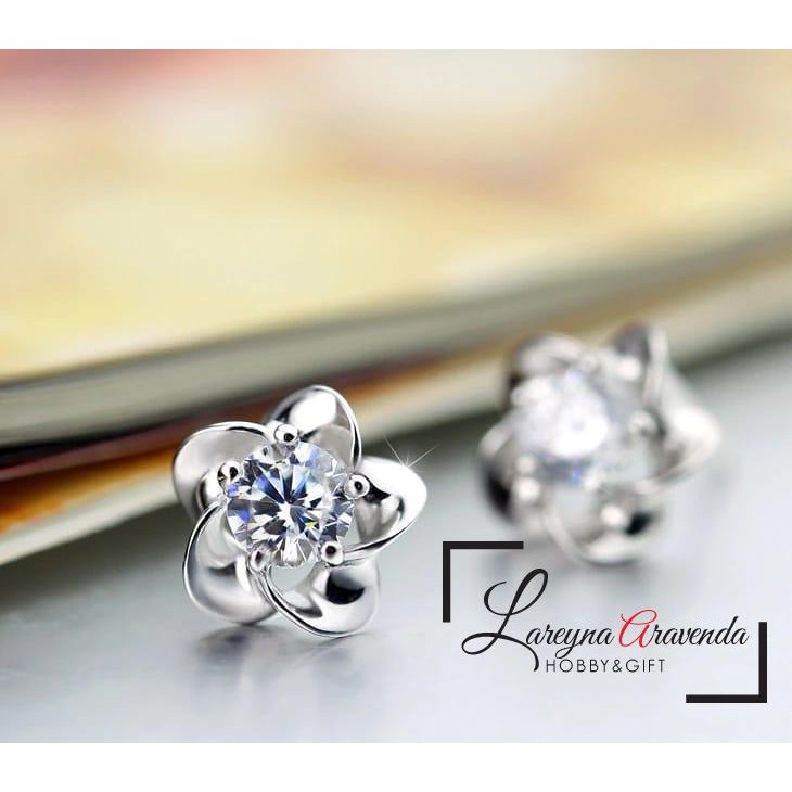 Anting Wanita Titanium Model Bunga Kristal Crystal Anti Karat Non Alergi AT016