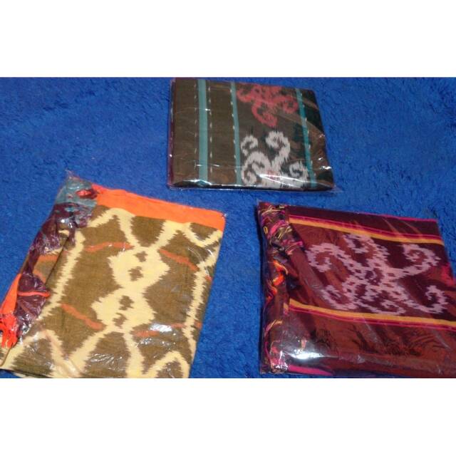 Kain tenun blanket rumbai khas kalimantan timur