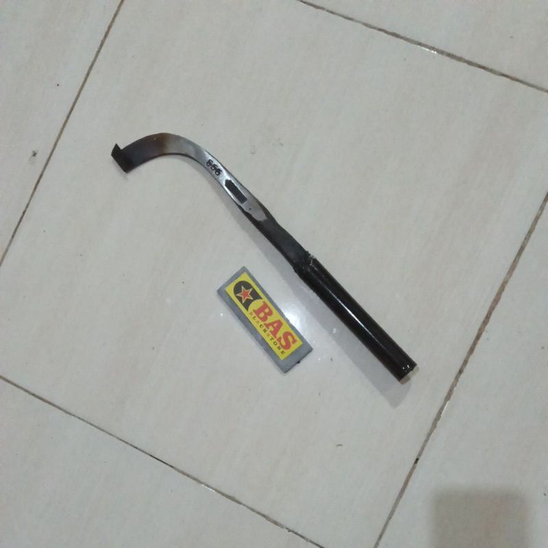 pisau sadap baja rel/ pandrol