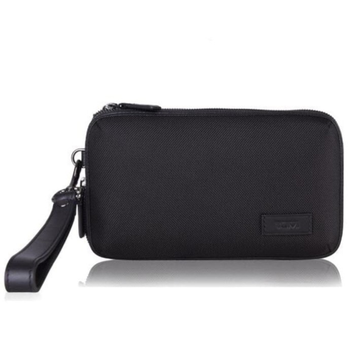 tumi clutch