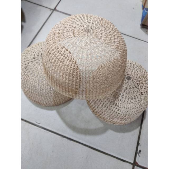 Peci rotan bulat khas kalimantan