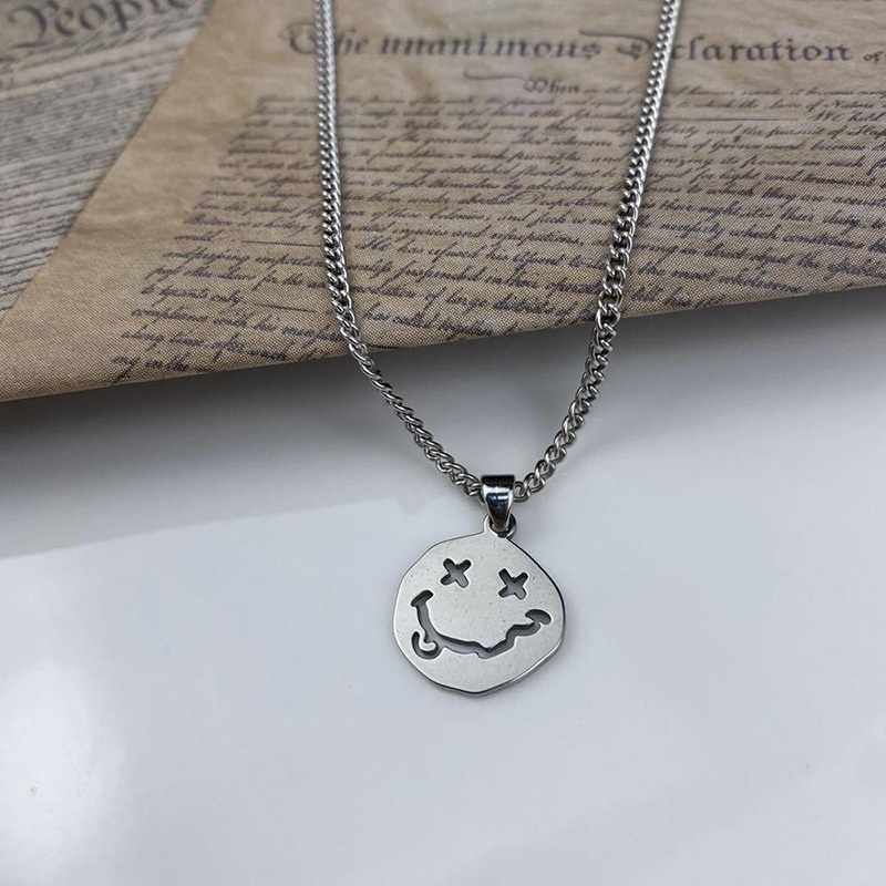 Kalung Rantai Liontin Wajah Tersenyum Bahan Stainless Steel Warna Silver Untuk Wanita