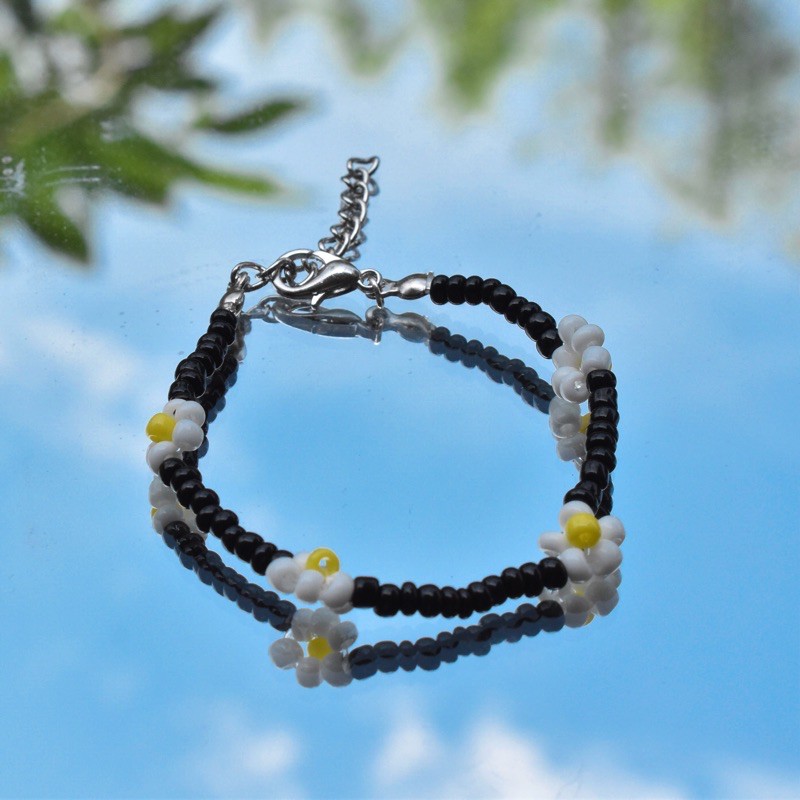 Flower beads bracelet // Gelang manik-manik bunga warna hitam