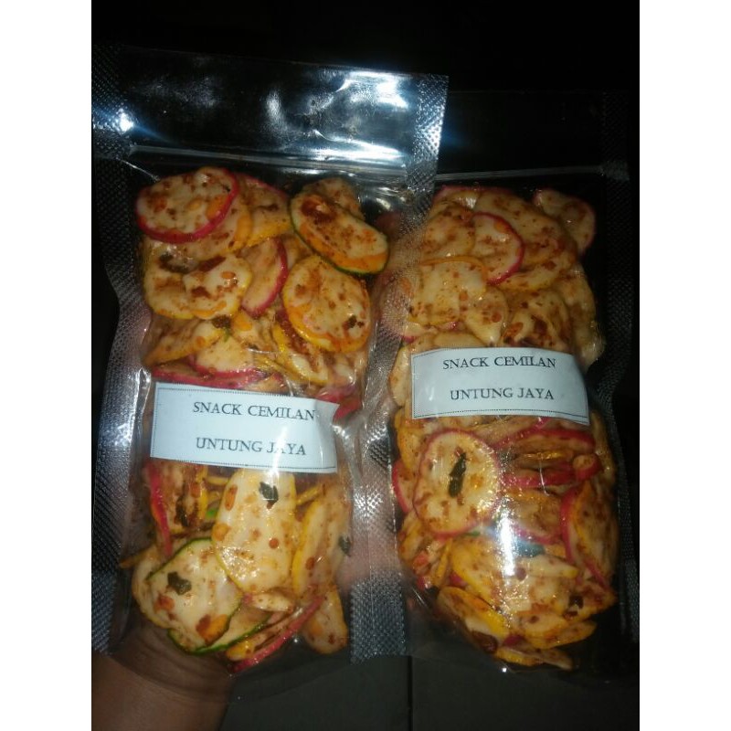 

kerupuk seblak pedas asin daun jeruk