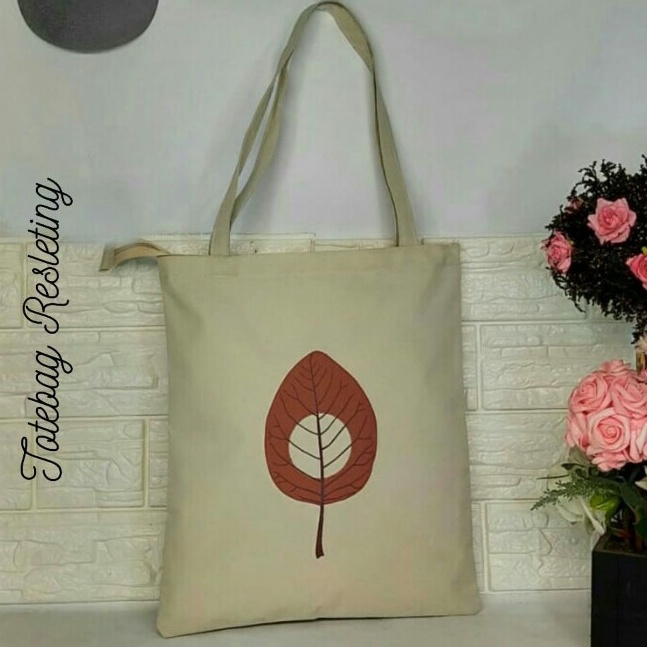 Totebag Aesthetic Wanita Bisa Custom Sablon Warna Canvas dan Tas Tote Bag Cewek Simple Stylish Polos Kanvas Murah Untuk Tas Kuliah, Goodie Bag Ulang Tahun,  Tas Belanja, dan Tas Souvenir TT 010