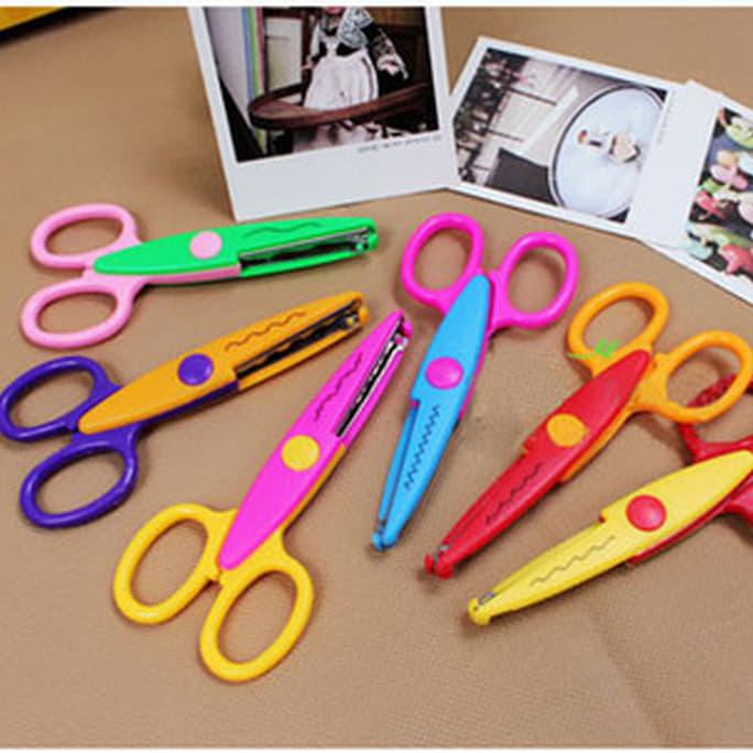 

PAKET HEMAT GUNTING ZIG-ZAG WARNA-WARNI