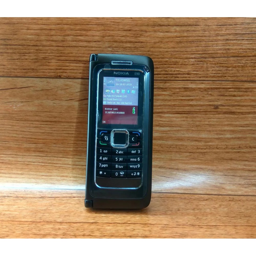 Handphone Nokia E90 Communicator Mulus Mocca