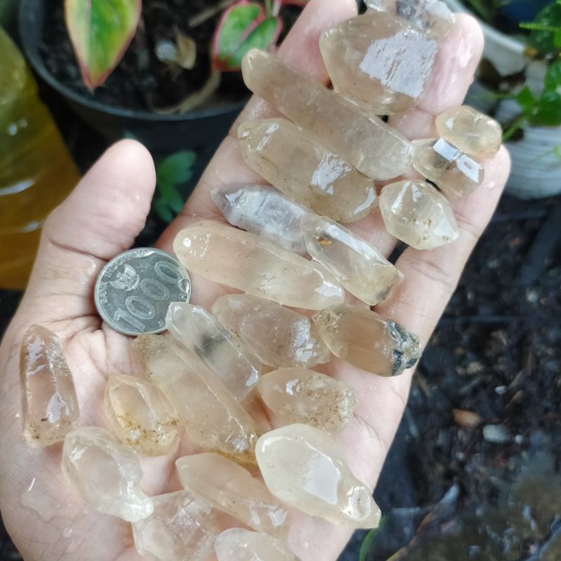 batu bahan mentah kecubung air kalimantan bkn safir zamrud wulung giok ruby merah siam wulung persia