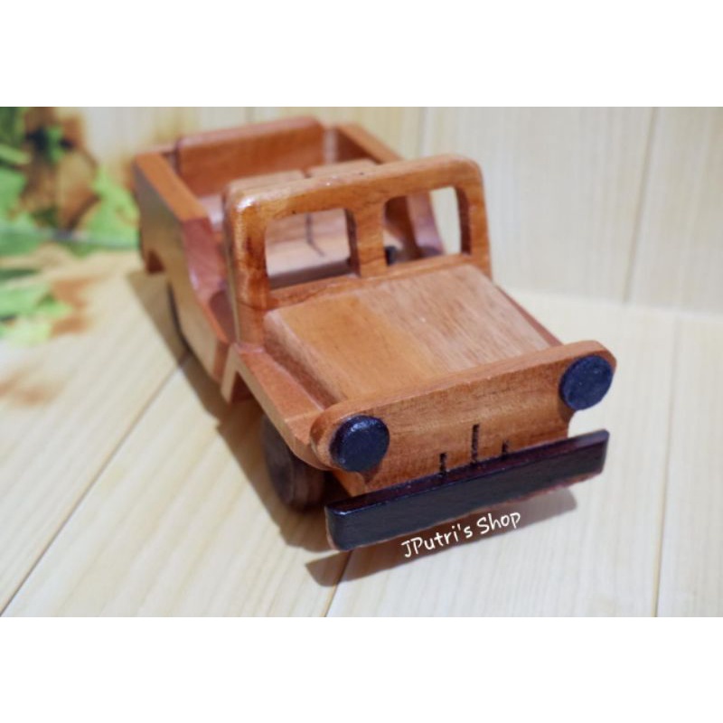 Miniatur mobil jeep untuk hiasan dinding rumah