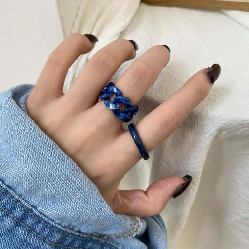 2pcs / set Cincin Jari Telunjuk Model Rantai Rongga Bahan resin Warna Biru Coklat Gaya retro Untuk Perempuan