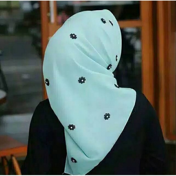 HIJAB SEGIEMPAT JASMINE HITAM ( EDISI BABY TOSCA ) / SEGIEMPAT BLACK JASMINE / SEGIEMPAT MUTIARA MELATI HITAM