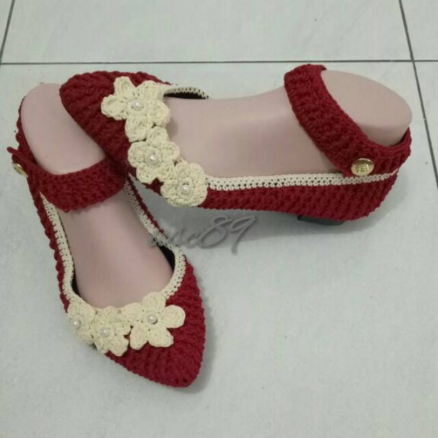 Sepatu lancip jelly rajut