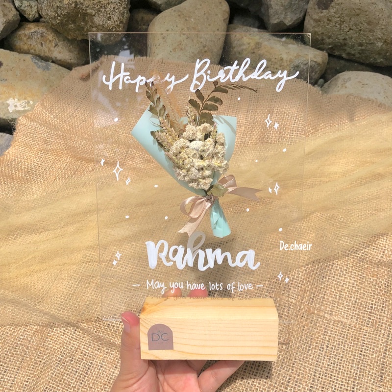 

AKRILIK WITH MINI BUKET|KADO WISUDA|KADO ULANG TAHUN|KADO SIDANG MURAH