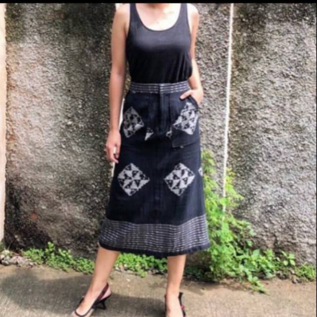 Rok tenun motif kipas Black M1