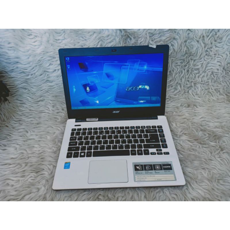 D90 Laptop Acer E5-471 Ram 4gb SSD 60gb core i3 Like new