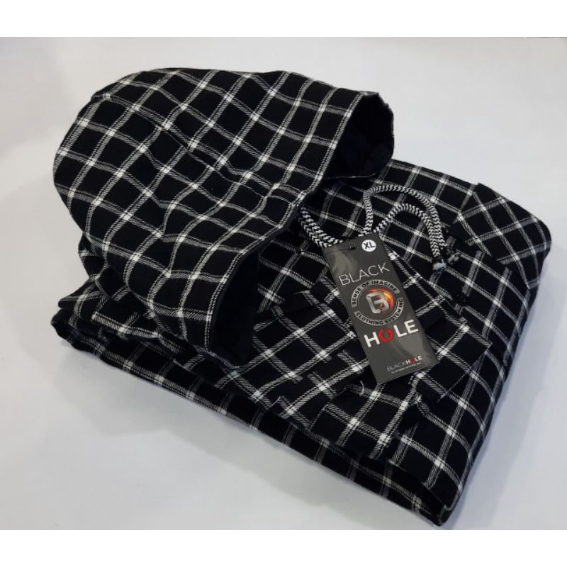 KEMEJA FLANEL HOODIE KUPLUK MOTIF KOTAK KOTAK OUTFIT PAKAIAN PRIA MILINIAL KEMEJA PRIA MODERN