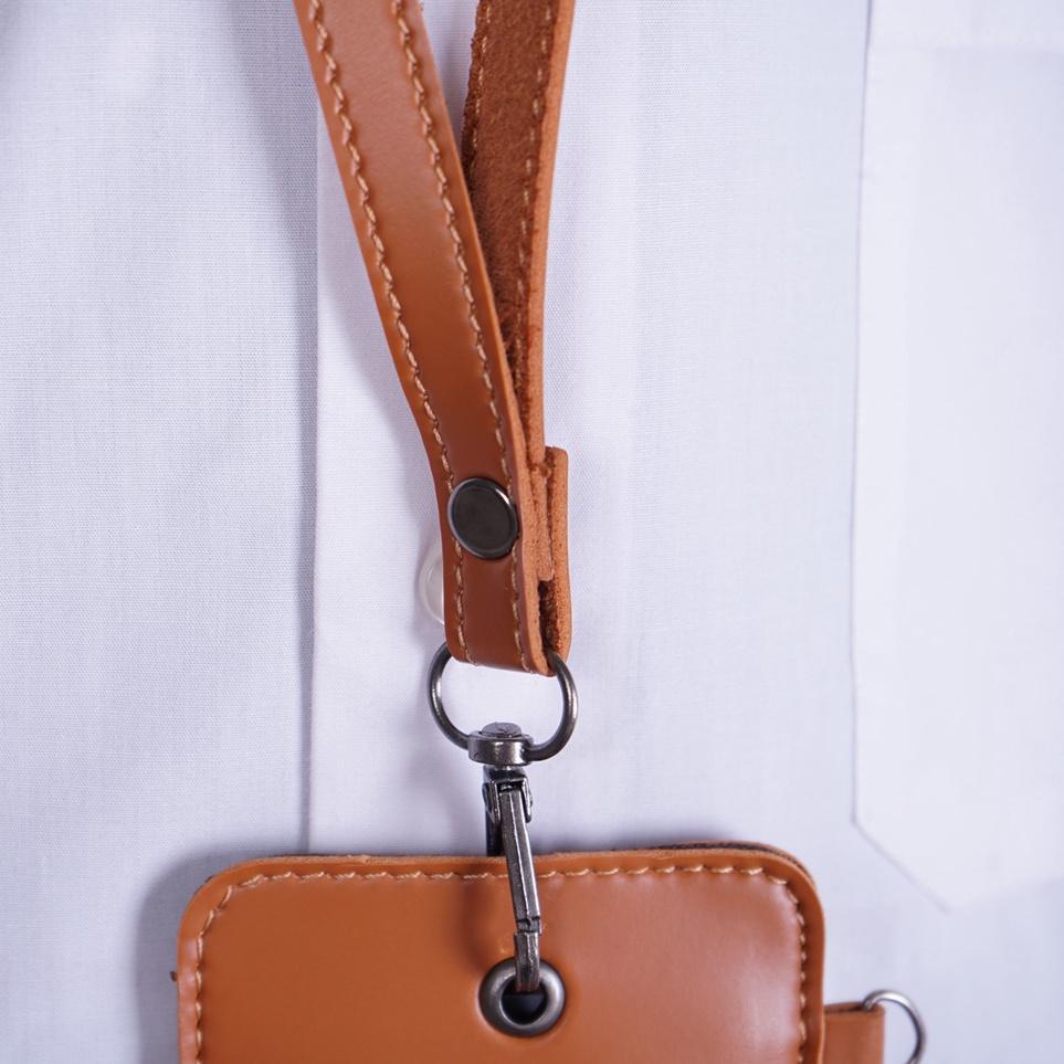 

₹ NAME TAG ID CARD HOLDER KULIT TALI PANJANG DAN PENDEK KODE ENT01 ID CARD KALUNG HOLDER NAME TAG pria dan wanita ➣