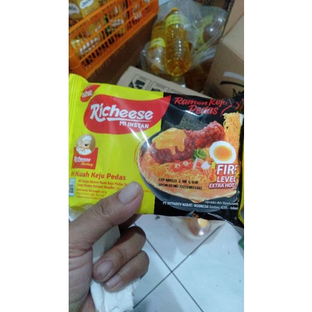 

mie instan richeese kuah keju level 3