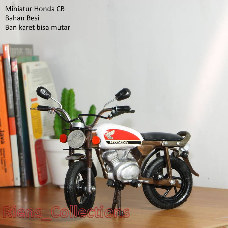 Souvenir Unik Miniatur Die Cast Motor Honda CB. Oleh Oleh Jogja. Riens Collections