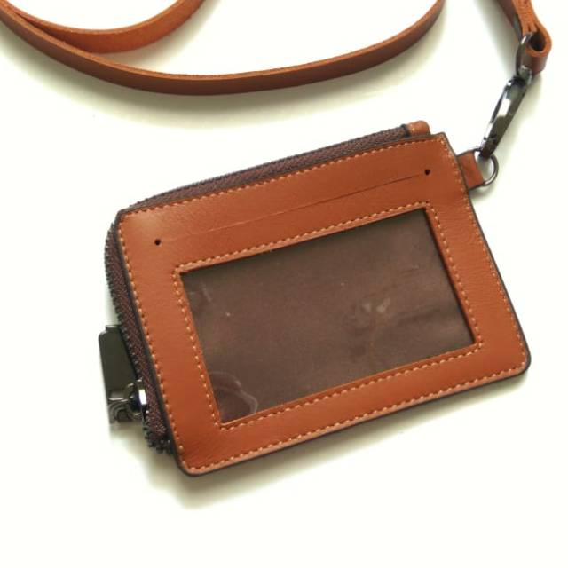 

Name tag id card holder kulit asli bisa muat banyak kartu, koin, uang