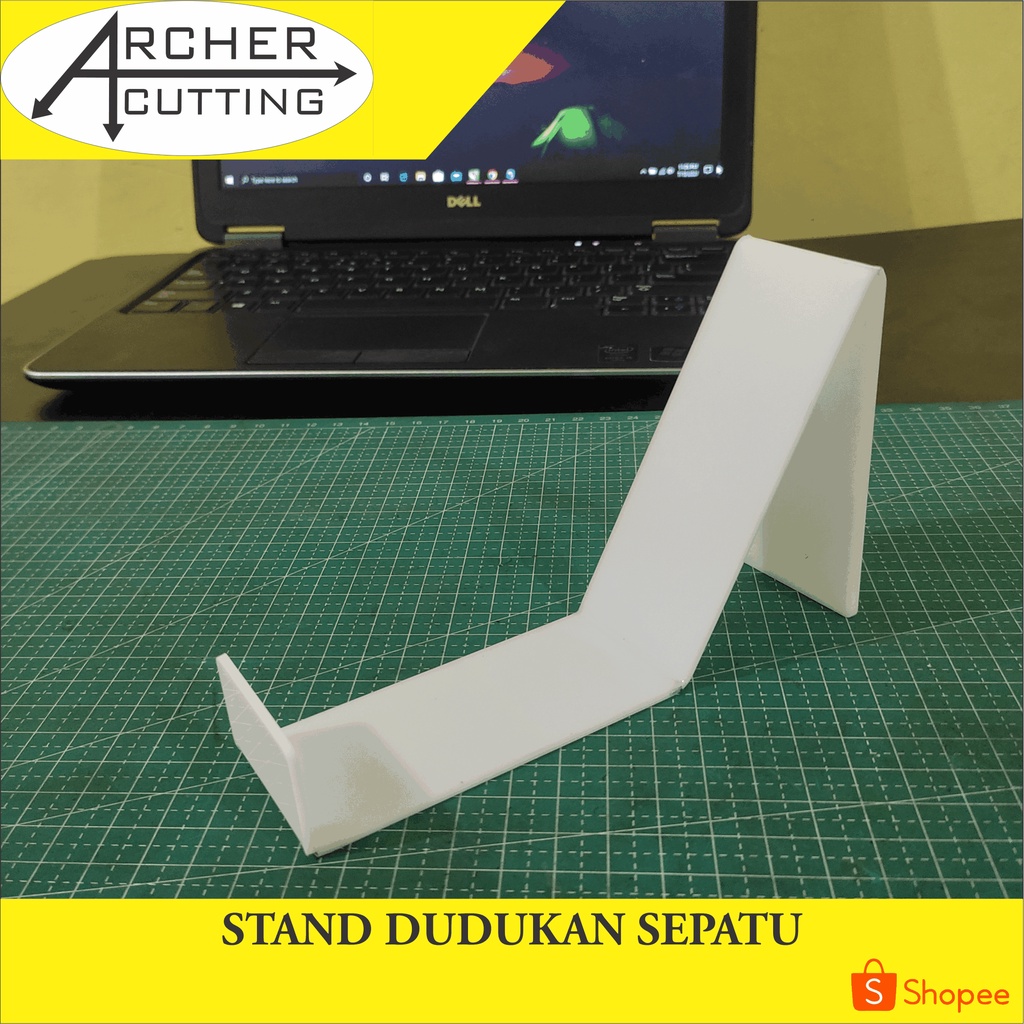 STAND DUDUKAN DISPLAY SEPATU AKRILIK