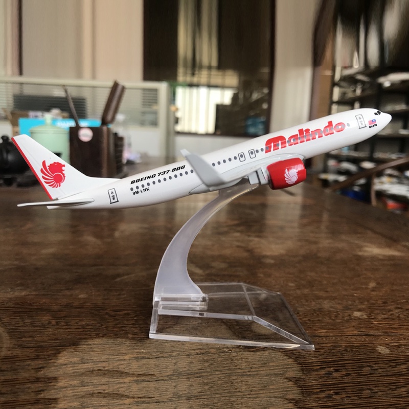 Garuda Indonesia B787 Model Pesawat Terbang Boeing 747 Lion Air B737 Bahan Alloy Ukuran 16CM