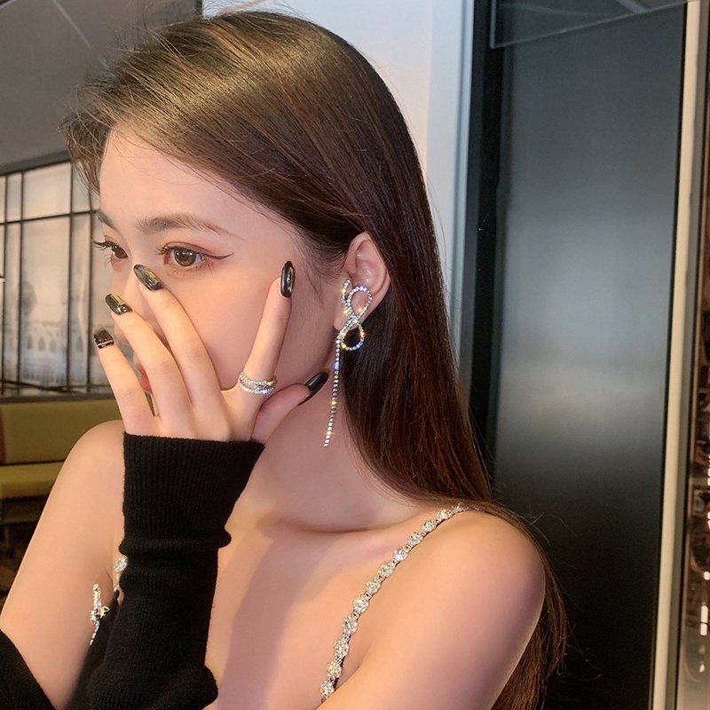 Anting Tusuk Gantung Asimetris Desain Pita Hias Berlian Gaya Jepang / Korea / Elegan / Trendy Untuk Wanita