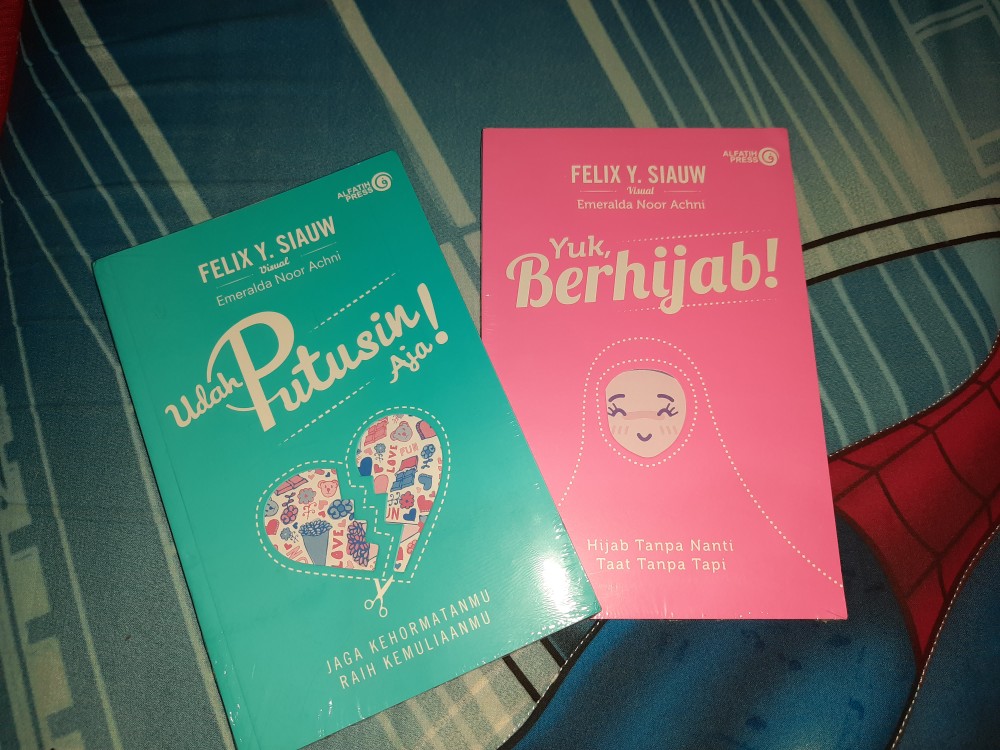 Paket Muslimah Yuk Berhijab Dan Udah Putusin Aja Felix Siauw Buku Islam Online Shopee Indonesia