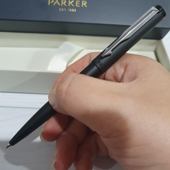 

Diskon Parker Vektor Matte Black CT Klip Silver BP Promo Awal tahun