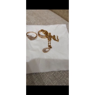 Cincin Emas dan Kalung Emas