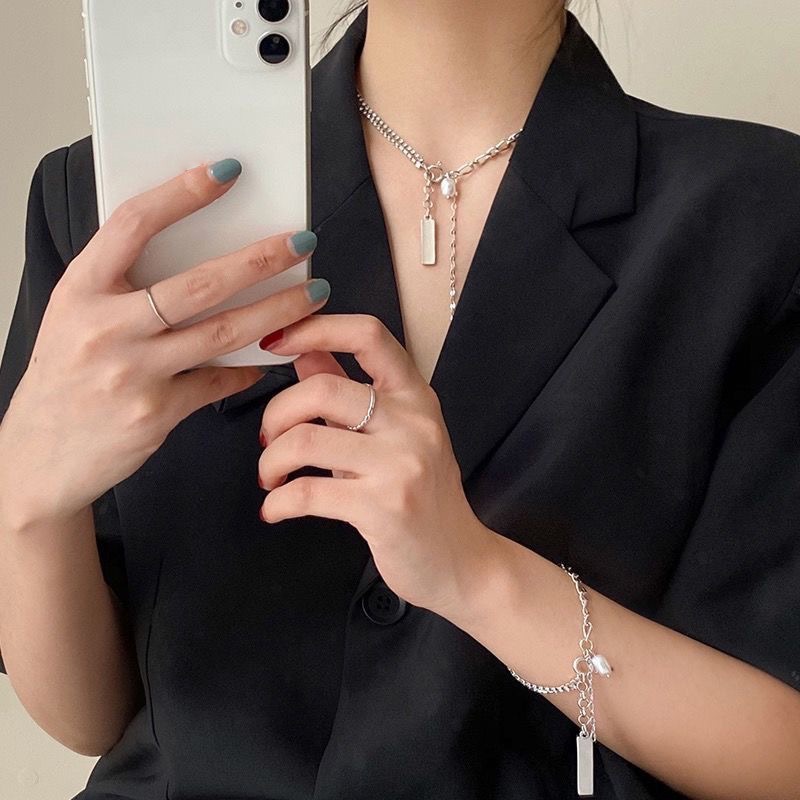 Kalung Rantai Klavikula Lapisan Ganda Bentuk Persegi Asimetris Aksen Mutiara Gaya Korea Hip-hop Untuk Wanita