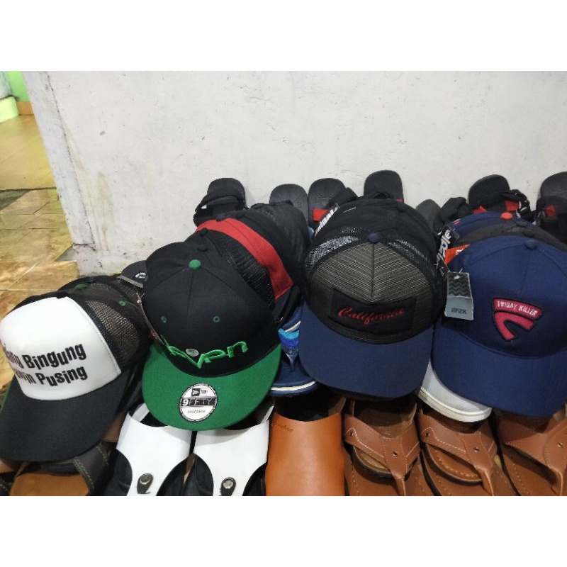 BORONGAN sendal cowok/topi/kacamat