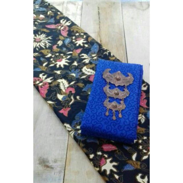 set kain batik dan embos
