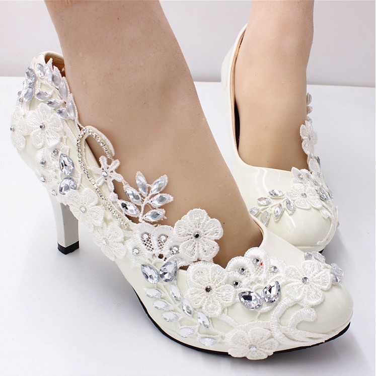 Sepatu pernikahan full ketutup dengan hiasan srosky heels 7cm, 9cm