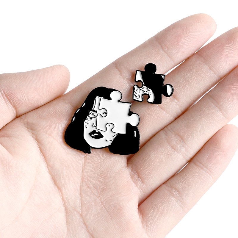 Bros Pin Enamel Desain Puzzle Jigsaw Halloween Gaya Punk Gothic Untuk Kerah Pakaian