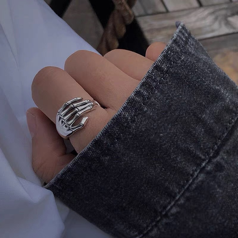 Cincin Bentuk Tulang Tangan Bahan Metal Warna Silver Gaya Korea Untuk Unisex