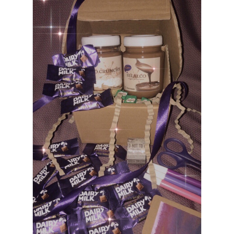 

PAKET GIFTBOX CADBURY JAR TERMURAH | FREE GREETING CARD | BY REQUEST