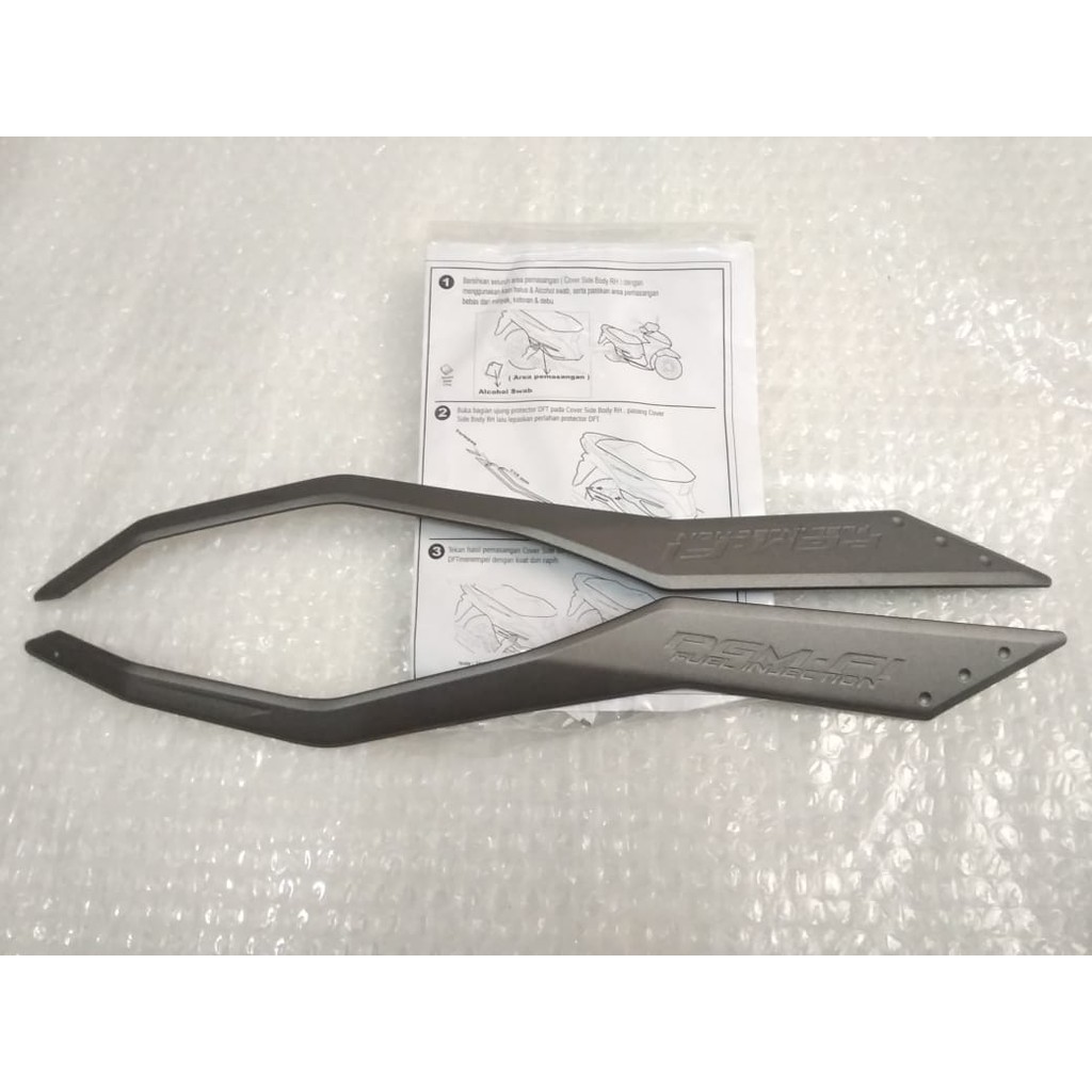 Garnish Body Side Kanan dan Kiri Gun Metal Original Honda Vario 125/150 eSP Led Old K59/K60.