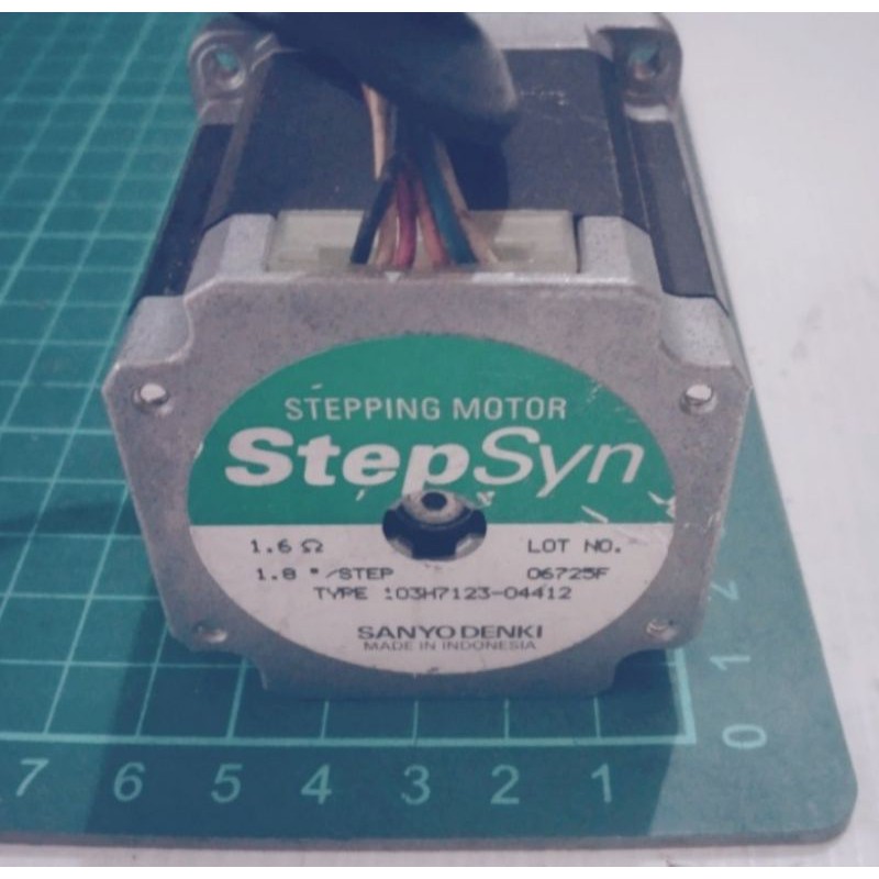 STEPPER SANYO DENKI 1,6A 1,8DEG/STEP 6WIRE